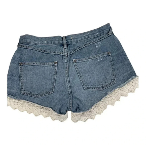 Free People High-Rise Lace
Crocheted Trim Denim Shorts Size
27 Inch Waist - Picture 5 of 8